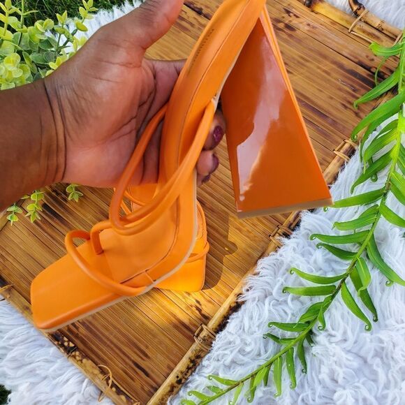 Pretty Little Thing Open Toe Chunky Block Triangular Heel Sandal Sz 9 - Picture 6 of 13